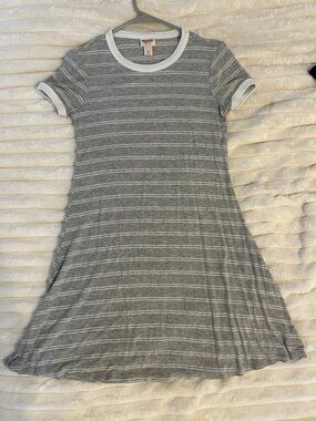 Mossimo Supply Co. Gray and White Ribbed Crewneck Top